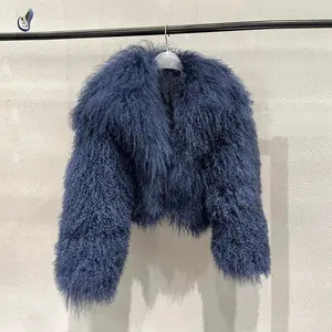 Veste en fourrure de Mongolie courte pour femmes, hiver chaud, véritable fourrure de mouton tibétain bouclée et moelleuse, en vente - Product Image 1
