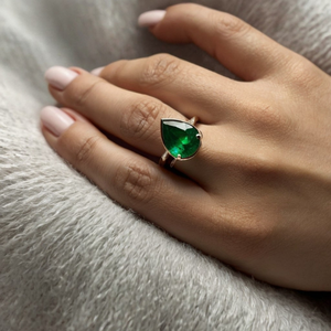 Anillo de Eternidad de Oro de 14k con Rodio y Esmeralda para Compromiso o Boda, Joyería Fina para Mujer, Diseño Vintage, Delicado, Apilable, para Fiestas - Product Image 2