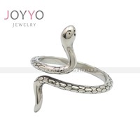 Bague ajustable en forme de serpent avec esprit du zodiaque ouvert année de naissance Bague en forme de serpent légère en acier inoxydable de luxe pour femme