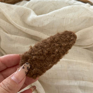 กิ๊บติดผมตุ๊กตาขนนุ่มสไตล์เกาหลี น่ารักสำหรับสาวๆ ฤดูใบไม้ร่วง ฤดูหนาว ติดผมหน้าม้า ทำด้วยมือ - Product Image 6