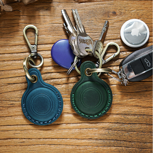 เคสพร้อมพวงกุญแจหนังวัวแท้ย้อนยุคหรูหรามีฐานวางม้าบ้าๆสำหรับ airtag - Product Image 1