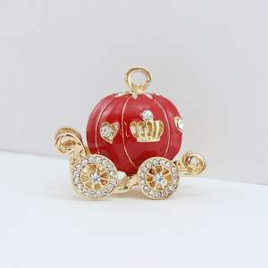 Vente en gros de pendentifs de collier en cristal de rhinestones en forme de carrosse de citrouille bleu 3D de 45 mm - Product Image 4