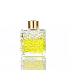 Bouteille en verre liquide de petite capacité carrée rectangulaire utilisée pour les cosmétiques d'aromathérapie de parfum et les produits vinicoles