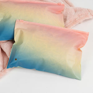 Bolsa con cierre de cremallera ecológica reciclable con degradado de color, bolsas de plástico con cierre zip personalizadas con logotipo para camisetas, calcetines y zapatos - Product Image 4