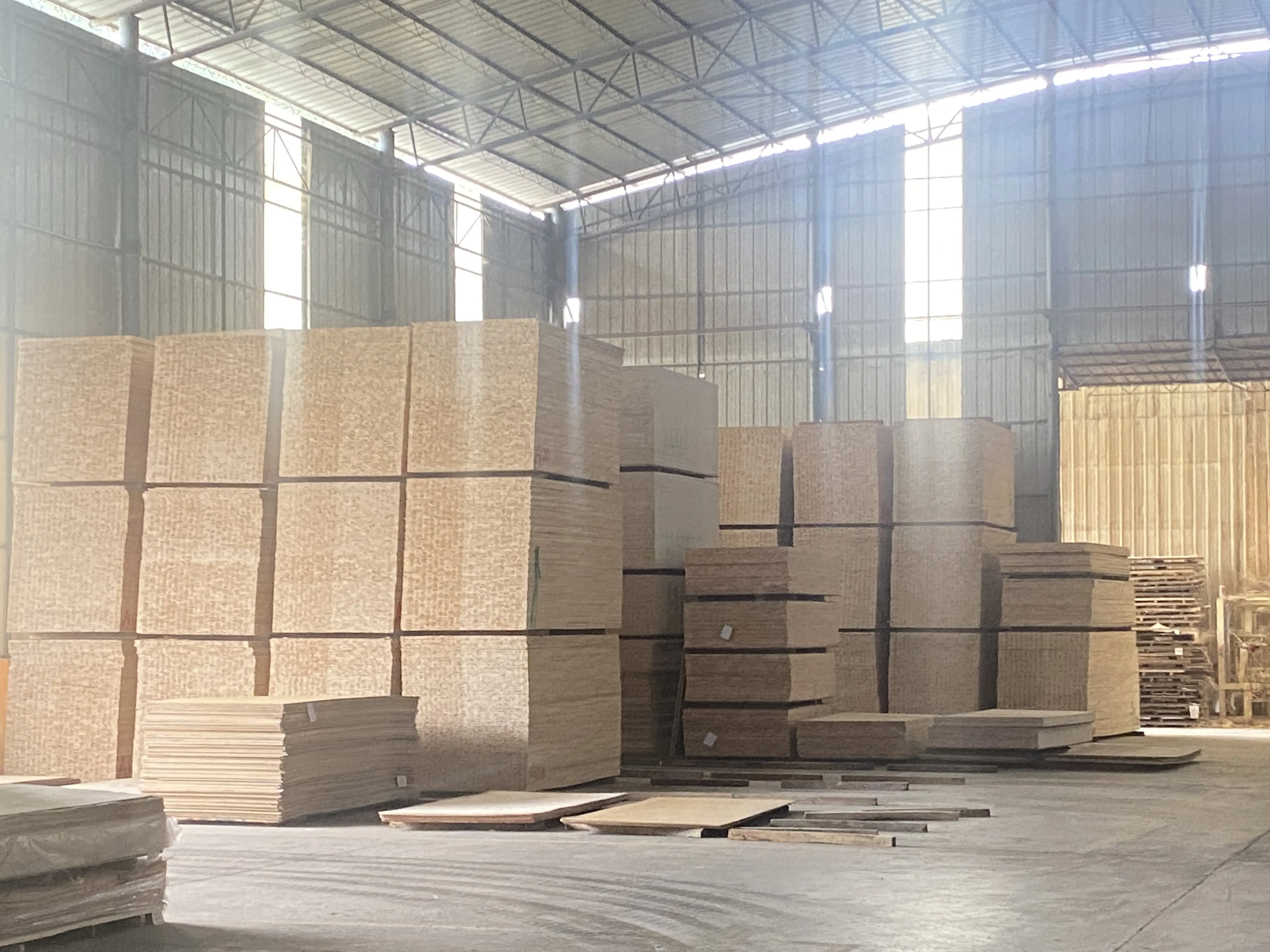 Lantai kayu Veneer ek padat untuk desain Modern konstruksi E0 standar emisi formaldehida bahan inti Fir