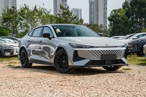 Changan UNI-V 2026, Auto Compacto de Gasolina, 1.5T 192Ps L4, 5 Puertas, 5 Plazas, Hatchback, Auto Chino de Gasolina en Venta - Product Image 4