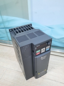Variador de Frecuencia VFD022EL23A 2200W 460V Trifásico/Monofásico, Control de Velocidad del Motor por V/F, 100% Original - Product Image 1