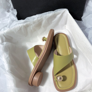 Outdoor chunky simple <b>toe</b>-<b>capped</b> slippers Women's elegant style designer sandals Lightweight anti-slip slippers - Product Image 1