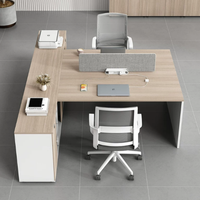 Nouveaux bureaux modulaires modernes personnalisés pour 6 personnes, poste de travail élégant pour le personnel avec une ambiance de direction