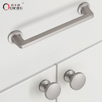 Oukkali pegangan kabinet furnitur mewah Modern, Laci dapur paduan seng disikat tembaga pegangan kenop tarik