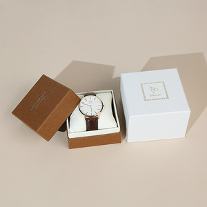 Boîtes d'emballage en carton rigide de luxe personnalisées écologiques pour montres à quartz avec insert en forme de petit coussin - Product Image 1
