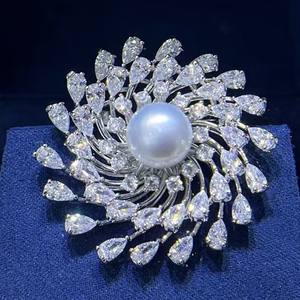 Broches fines de luxe haut de gamme en perles de mer naturelles de Zhuji, micro-perles de 10-11 mm, entièrement serties de diamants, pour accessoires de pull et de vêtements - Product Image 2