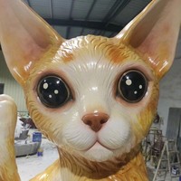 Sculpture géante personnalisée de chat peint en fibre de verre et résine, modèle de statue féline aux grands yeux, effet de fourrure texturée, style européen tendance