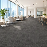 Dalles de moquette bouclée en polypropylène teint en masse 50x50cm avec support PVC pour projets de bureaux OEM