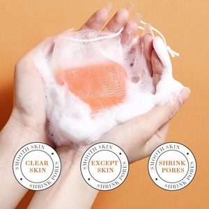 Jabón Sólido Artesanal de Cúrcuma con Aceites Esenciales Vegetales para Limpieza Facial y Corporal 100g - Product Image 4