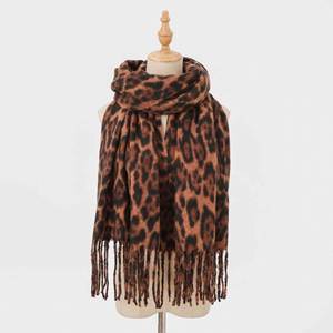 Bufanda de Invierno para Mujer, Diseño de Leopardo, Gruesa, 100% Poliéster, Nueva Moda, Venta al Por Mayor - Product Image 4