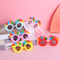 Neuartige Cupcake-Geburtstagsparty-Brillen Lustige Kuchenförmige Sonnenbrillen für Kinder und Erwachsene Geburtstagsparty-Geschenke Foto-Requisiten