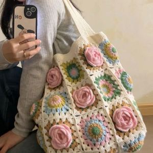 Sac à bandoulière en coton crocheté personnalisable pour femme, avec décoration originale fleur de camélia, tendance, avec deux sangles - Product Image 2