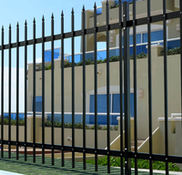 Clôture modulaire en aluminium noir à barres verticales, garde-corps métallique pour aménagement paysager extérieur résidentiel