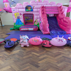 Château gonflable Princesse avec toboggan frontal rose en PVC pour usage commercial - Product Image 4