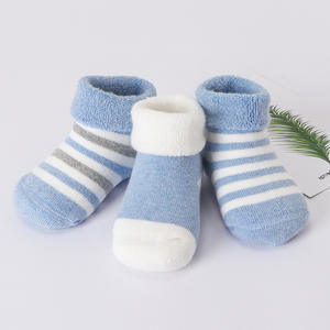 Ha lavorato <span class=keywords><strong>a</strong></span> <span class=keywords><strong>maglia</strong></span> Capretti Calzini Calzini di Cotone di Inverno Semplice Motivo <span class=keywords><strong>a</strong></span> Strisce Non-slip <span class=keywords><strong>Neonato</strong></span> del Ragazzo Del Bambino Del Bambino Calza Scarpe - Product Image 4