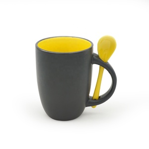 Tasses à café en céramique écologiques noires avec cuillère, cadeau promotionnel - Product Image 2