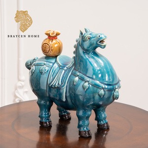 รูปปั้นม้าเซรามิกหลากสีสไตล์วินเทจ - ของตกแต่งเสริมฮวงจุ้ยเรียกทรัพย์สำหรับบ้านและสำนักงาน เหมาะสำหรับตกแต่ง ของขวัญงานแต่งงาน - Product Image 1