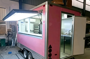 Remorque de restauration mobile avec fenêtre de service, four à convection et comptoir pour choux à la crème dans les rues d'Amsterdam - Product Image 4