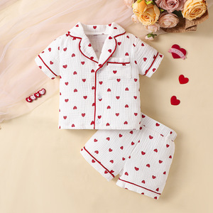 Pyjama bébé fille en <span class=keywords><strong>mousseline</strong></span> d'été décontracté et mignon pour la Saint-Valentin, ensemble <span class=keywords><strong>de</strong></span> 3 pièces à manches courtes respirant, pyjama rose à coeurs - Product Image 2