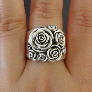 Anello da donna classico in lega con fiore, stile vintage europeo, gioiello alla moda, elegante anello regalo. - Product Image 5