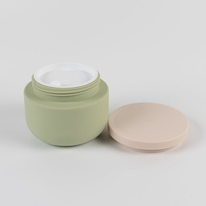 Bouteilles souples en plastique HDPE à toucher doux 250ml 300ml pour cosmétiques, shampoings et après-shampoings verts, flacons vides avec bouchon pompe - Product Image 6