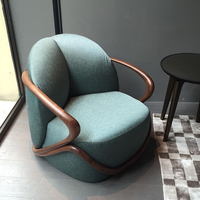 Fauteuil simple capitonné en velours et bois de frêne, super confortable, pour chambre, restaurant, appartement, salon