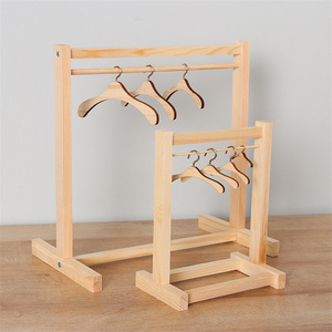 Nhà Máy bán hàng trực tiếp thu nhỏ gỗ nội thất gỗ tự nhiên <span class=keywords><strong>Mini</strong></span> quần áo bằng gỗ giá treo quần áo cho búp bê - Product Image 5