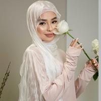 Nuosha OEM Foulard de mode Printemps-Été musulman malaisien, noir uni, fin, respirant, brillant, élastique, infroissable, avec bordure à volants