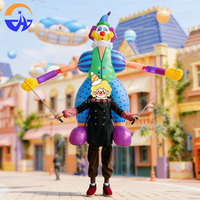 Modèle de clown gonflable publicitaire personnalisé, imprimé numériquement multicolore, représentant un homme de cirque portant un Joker, en tissu Oxford avec ventilateur intégré