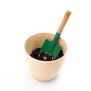พลั่วตักดินขนาดเล็กพร้อมด้ามไม้ที่เหมาะสำหรับเด็ก - Product Image 3