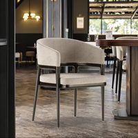 Chaise de restaurant rembourrée en tissu moderne J2S avec cadre en bois massif pour les projets d'hôtels et de cafés