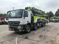 Pompe à béton sur camion Zoomlion 52m, moteur diesel, reconditionnée, modèle 2017, en stock, prête à être expédiée, châssis Benz