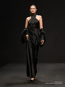 เดรสผ้าซาตินดีไซน์หรูและเสื้อคลุมยาวเสื้อผ้าแฟชั่นสำหรับผู้หญิงมีป้ายโลโก้ตามสั่งสีขาวแบบเวียดนาม - Product Image 5