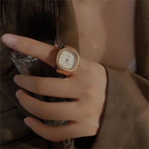 Nueva Tendencia de Moda: Reloj de Anillo Cuadrado con Pantalla de Hora, Elegante Joyería Unisex para Amantes de la Moda Moderna - Product Image 4