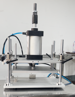 Machine de pressage de bouchons à clipser pour bouteilles PET et bouteilles en verre, pour ligne d'embouteillage
