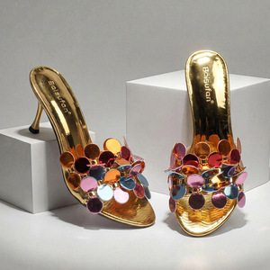 Nouvelles sandales décontractées pour femmes à talon aiguille en <span class=keywords><strong>cuir</strong></span> verni à bout ouvert, pour le commerce transfrontalier - Product Image 1