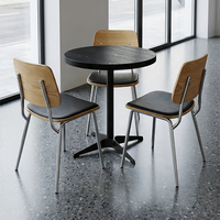 Mobilier de restaurant de style moderne, adapté aux cafés décontractés et aux pâtisseries. La qualité des tables et des chaises est excellente