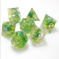 7 pièces par ensemble emballé dans PP sac jeux de rôle coin pointu résine dés avec papier bonbon