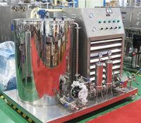 Machine de fabrication de parfum intégrée à petite échelle en acier inoxydable avec agitateur, pompe et moteur multifonctionnel pour la filtration de liquides parfumés