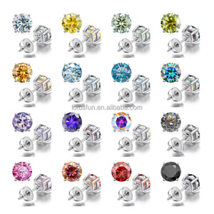 GRA Certificado 925 Plata <span class=keywords><strong>de</strong></span> Ley 18K Chapado en <span class=keywords><strong>oro</strong></span> D Color VVS cuadrado Moissanite Huggie Stud Pendiente Hombres Mujeres Tornillo Pendiente trasero - Product Image 3