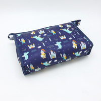 Pochette de voyage à imprimé château de dragon de dessin animé, sac de rangement pour cosmétiques en polyester à plusieurs compartiments avec poignée latérale, trousse à crayons