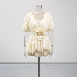 เดรสแฟชั่นผู้หญิงมาใหม่ ดีไซน์เรียบหรู ทรงเข้ารูป จับจีบ 3 มิติ  รักษ์โลก - Product Image 1