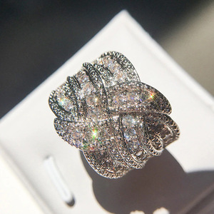 Anello Elegante con Design a Fascia Completa di Colore Blu per Donne - Product Image 1