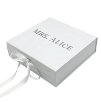Flache Magnet box Plain White Geschenk verpackung mit Band verschluss Benutzer definiertes Logo für Hochzeits-Make-up-Kleidung
